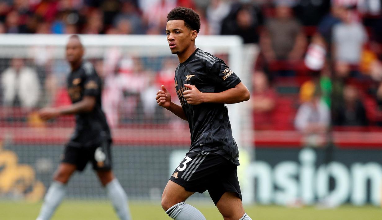 Ethan Nwaneri. Gelandang serang Inggris milik Arsenal U-18 ini menjadi pemain termuda yang melakukan debut di Liga Inggris musim 2022/2023 sekaligus termuda sepanjang sejarah Liga Inggris. Ia berusia 15 tahun, 5 bulan dan 28 hari saat diturunkan pelatih Mikel Arteta pada pekan ke-8 (18/9/2022) melawan tuan rumah Brentford menggantikan Fabio Vieira saat injury time. Ia berhasil memecahkan rekor sebelumnya yang dibuat gelandang serang Liverpool, Harvey Elliott yang tampil dalam usia 16 tahun dan 1 bulan di Liga Inggris musim 2019/2020 saat masih berseragam Fulham. (AFP/Ian Kington)