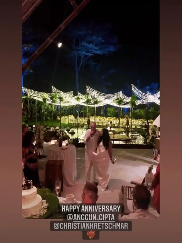 7 Momen Romantis Anggun C Sasmi dan Suami, Rayakan Ulang Tahun Pernikahan di Bali