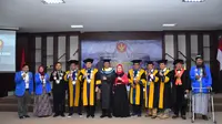 Mayjen TNI Farid Makruf bersama dosen penguji disertasi di Universtias Tadulako, Kota Palu, Sulwesi Tengah, Senin (5/8/2024)