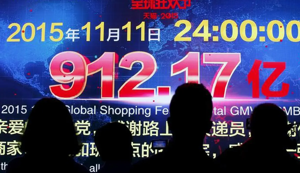 Layar yang menunjukkan total nilai barang yang ditransaksikan di festival belanja 11.11 di Beijing, Cina, Kamis (12/11/2015).  Alibaba Group meraup sekitar dua triliun rupiah dalam transaksi e-commerce. (REUTERS/Kim Kyung - Hoon)