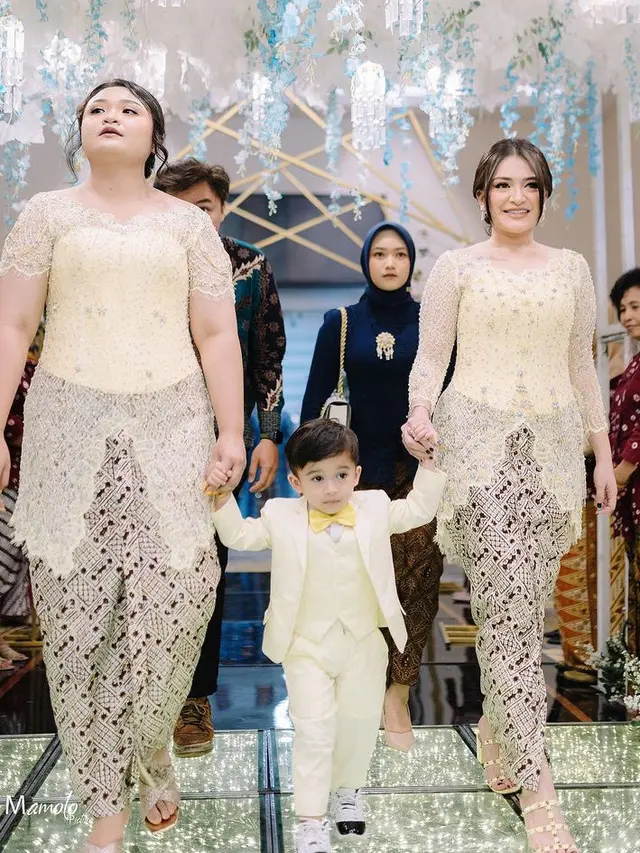 Nathalie Holscher saat pernikahan adiknya. [@nadyaholscher]