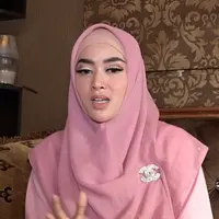 Tiara Dewi Menceritakan bagaimana dirinya menghadapi permasalahan Rumah Tangga yang berujung Talak dan Gugatan Cerai dari Suami.