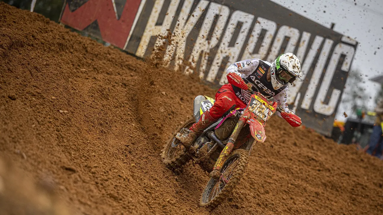 Crosser Astra Honda Delvintor Alfarizi saat beraksi di MXGP 2024