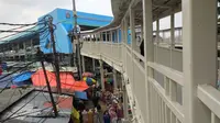 Menjajal Skybridge Tanah Abang: Atas Rapi, Bawah Berantakan