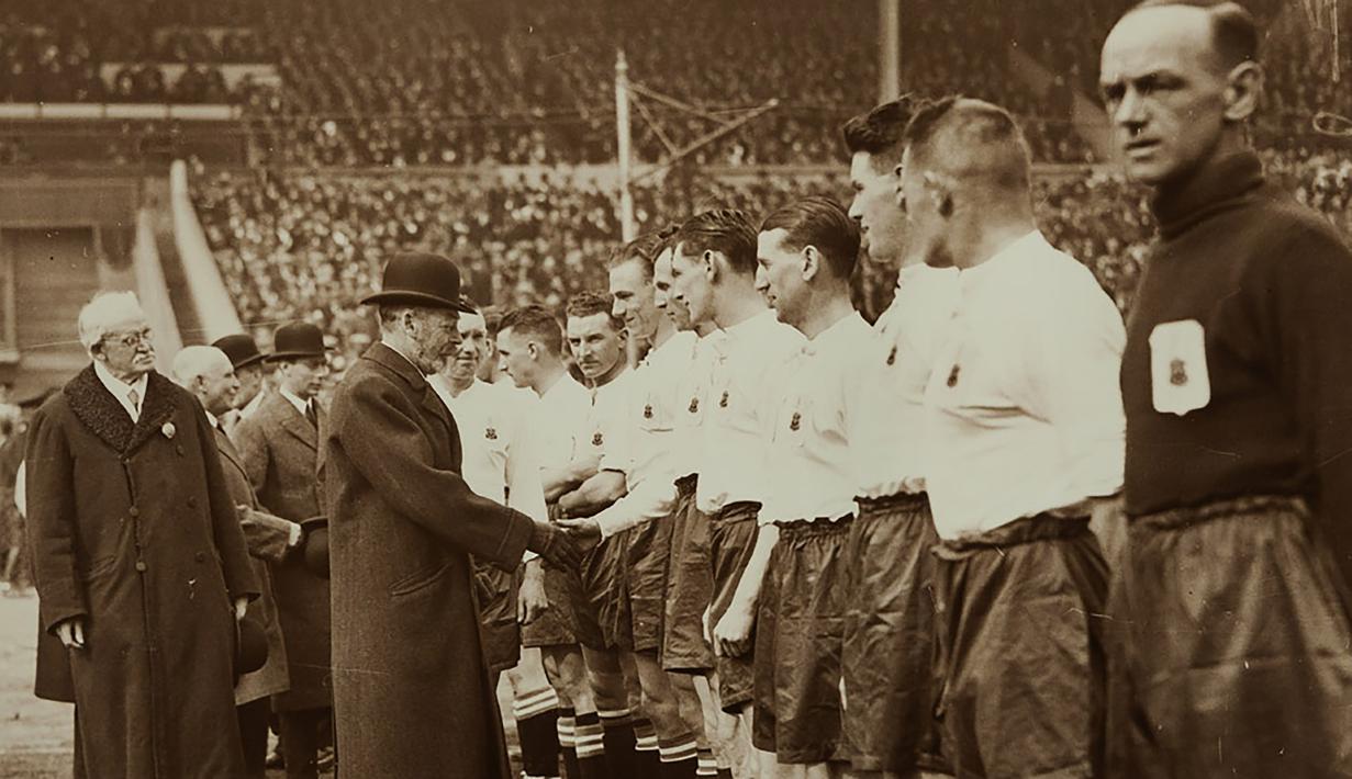 Blackburn Rovers. Blackburn Rovers berhasil mengoleksi 6 gelar Piala FA dari total 8 kali mencapai final. Gelar terakhir mereka raih pada musim 1927/1928 usai mengalahkan Huddersfield Town 3-1 di partai final, 21 April 1928. (nationalfootballmuseum.com)