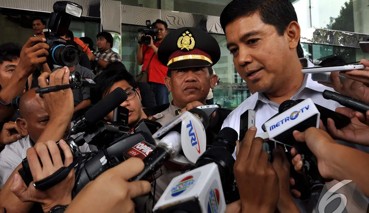 Yuddy Chrisnandi memberikan keterangan kepada awak media saat tiba di gedung KPK, Jakarta,  Rabu (5/11/2014) (Liputan6.com/Miftahul Hayat)