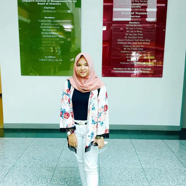 6 Potret Pendidkan Zahwa Nadhira Putri TGB dan Royhan Akbar Anak Mahfud MD