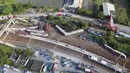 Pemandangan kereta api Puyuma Express yang tergelincir di daerah Yilan, Taiwan, Senin (22/10). Kereta penumpang tersebut dilaporkan tergelincir pada Minggu 21 Oktober 2018. (Daniel Shih/AFP)