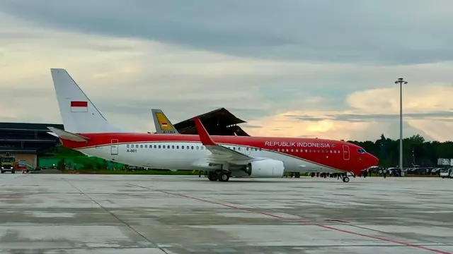 Pesawat Boeing Kepresidenan usai mendarat mulus di Bandara IKN.
