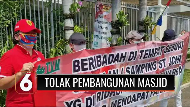 Warga di Kembangan, Jakarta Barat menolak pembangunan Masjid At-Tabayyun lantaran dibangun di lahan terbuka hijau. Gubernur Anies Baswedan mempersilakan warga yang keberatan memprotes dan mengajukan gugatan di pengadilan.