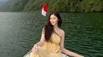 Tampil dengan simpel dress berwarna kuning, membuat Ayu Saraswati terlihat lebih fresh. Bahkan, dalam penampilannya ini dirinya memilih untuk tak menggunakan makeup dan tampil natural. (Liputan6.com/IG/@ayusarasw)
