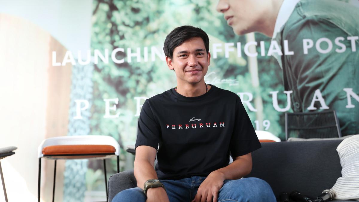 Di Film Perburuan, Adipati Dolken Harus Hafal 13 Lembar Dialog ...