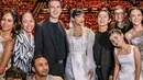 Dengan kebaya modifikasi ini, Fanny Ghassani benar-benar terlihat seperti seorang pengantin. Kombinasi busana yang elegan dan tata rias yang sempurna menjadikan penampilannya malam itu menuai banyak pujian dari netizen.  [@fannyghassani].