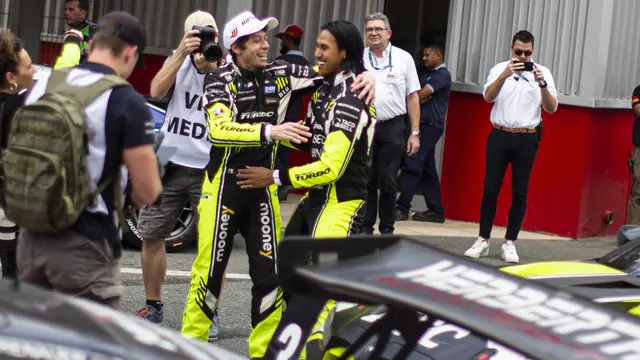 Valentino Rossi dan Sean Gelael
