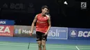 Ekspresi tunggal putra Jepang Kazumasa Sakai saat dikalahkan oleh tunggal putra India Kidambi Srikanth di pertandingan final BCA Indonesia Open 2017 di Jakarta, Minggu (18/6). (Liputan6.com/Faizal Fanani)