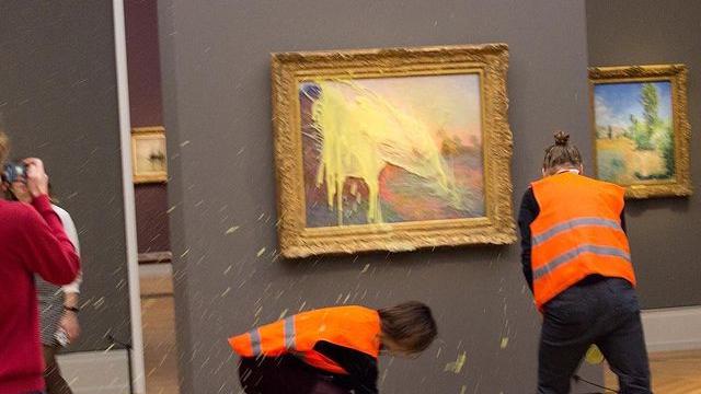 Aktivis Iklim Lempari Lukisan Monet Berharga Puluhan Juta Dolar AS dengan Kentang Tumbuk