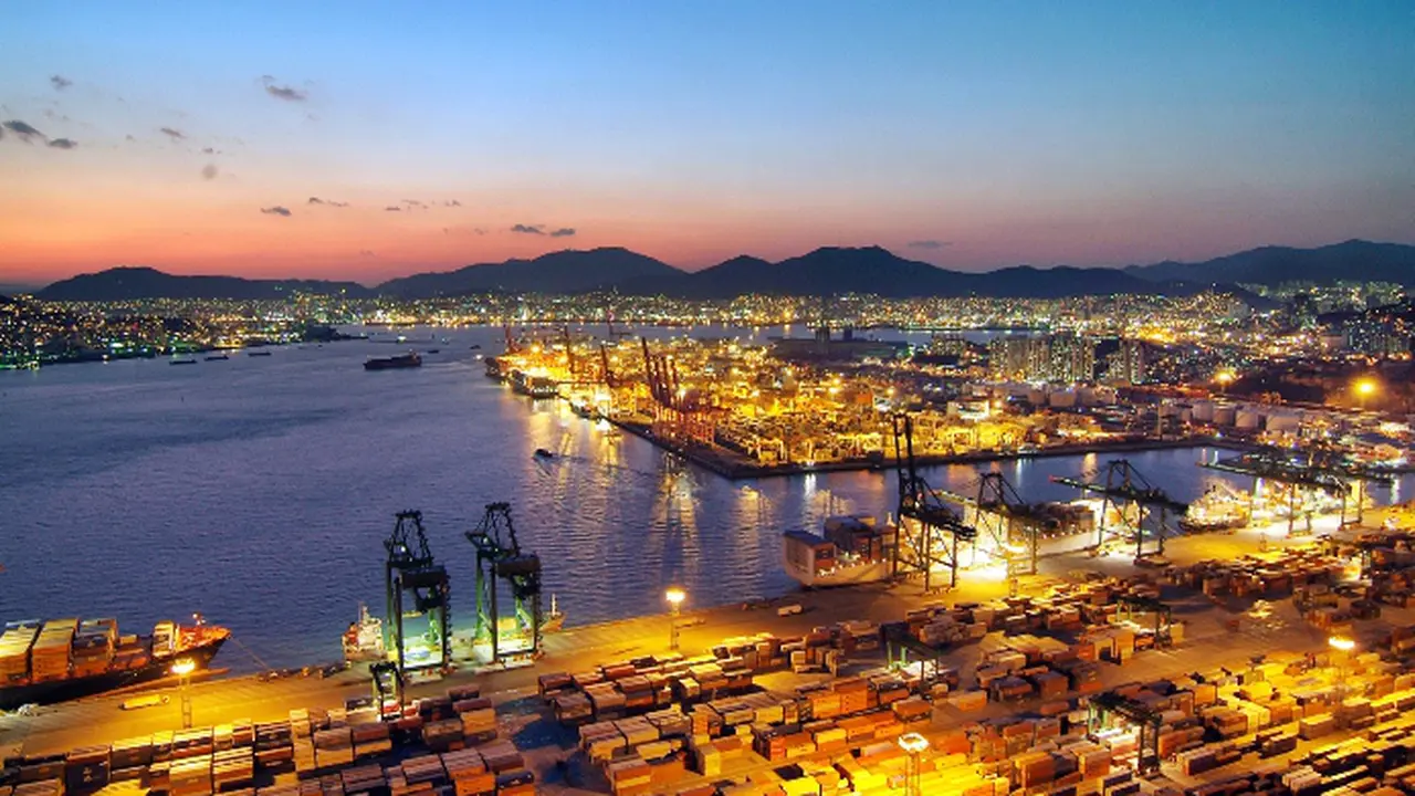Pelabuhan terbesar di dunia - Port of Busan 3