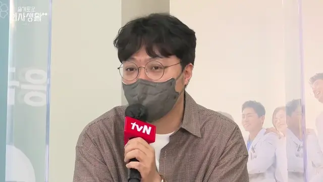 Sutradara Hospital Playlist, Shin Won Ho. (Tangkapan layar Netflix Korea)