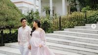 Desainer Indonesia Langganan Artis Internasional Ungkap Merancang Gaun Maternity Shoot Erina Gudono.&nbsp; foto: (dok.Instagram @dianamputri/https://www.instagram.com/p/DEGx5GASWr4/Henry)