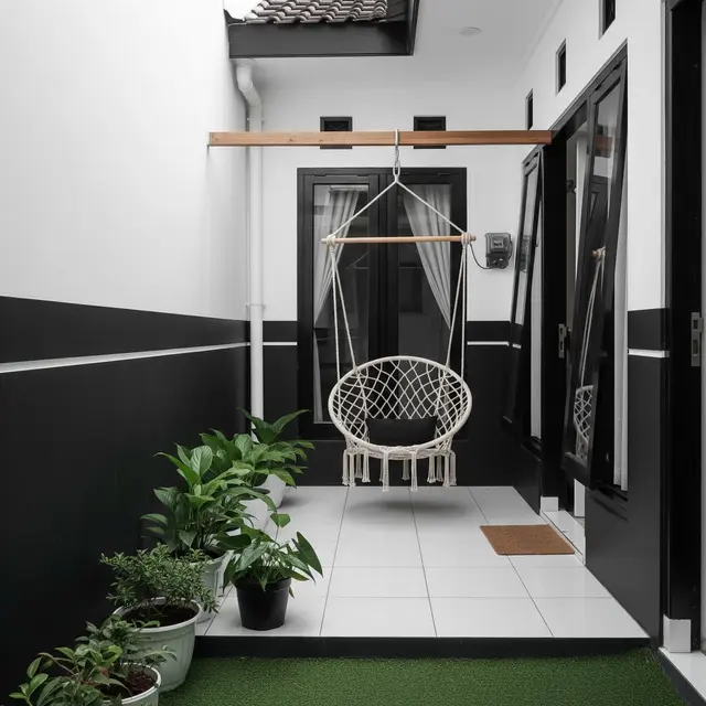 12 Desain Teras Rumah Kecil dengan Kursi Gantung, Area Sempit Jadi Ruang Santai