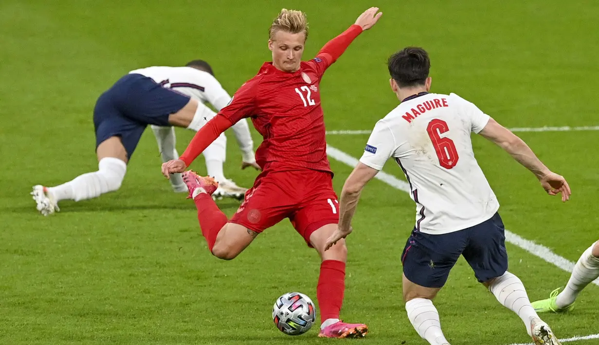 Denmark bukan tanpa perlawanan, di awal babak kedua Kasper Dolberg hampir saja menjebol gawang Inggris andai tendangan kerasnya dari luar kotak penalti berhasil ditepis Jordan Pickford. (Foto: AP/PoolJustin Tallis)