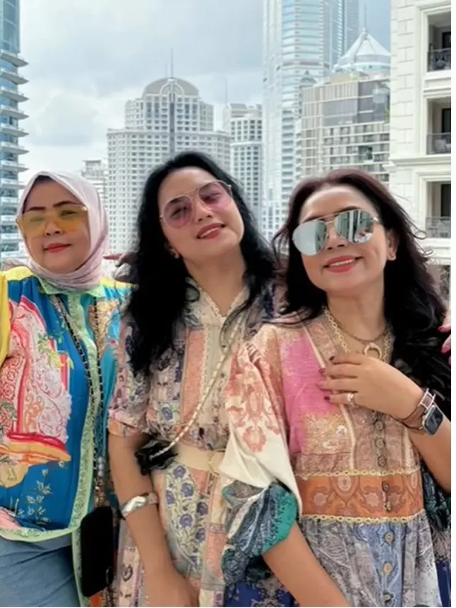 6 Potret Mayangsari Bareng Dua Saudara Perempuannya, Tampil Kompak Awet Muda