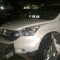 Pengemudi Mobil Honda CR-V bernopol B 1738 PLO menabrak belasan kendaraan di Jalan Sudirman. (Liputan6.com/Nafiysul Qodar)