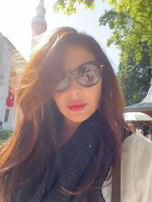 Bagaimana tidak, pesona Tamara Bleszynski tetap tak memudar seiring bertambahnya usia. (FOTO: instagram.com/tamarableszynskiofficial)
