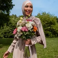 Ilustrasi Gamis Syari untuk Kondangan (credit: freepik.com)