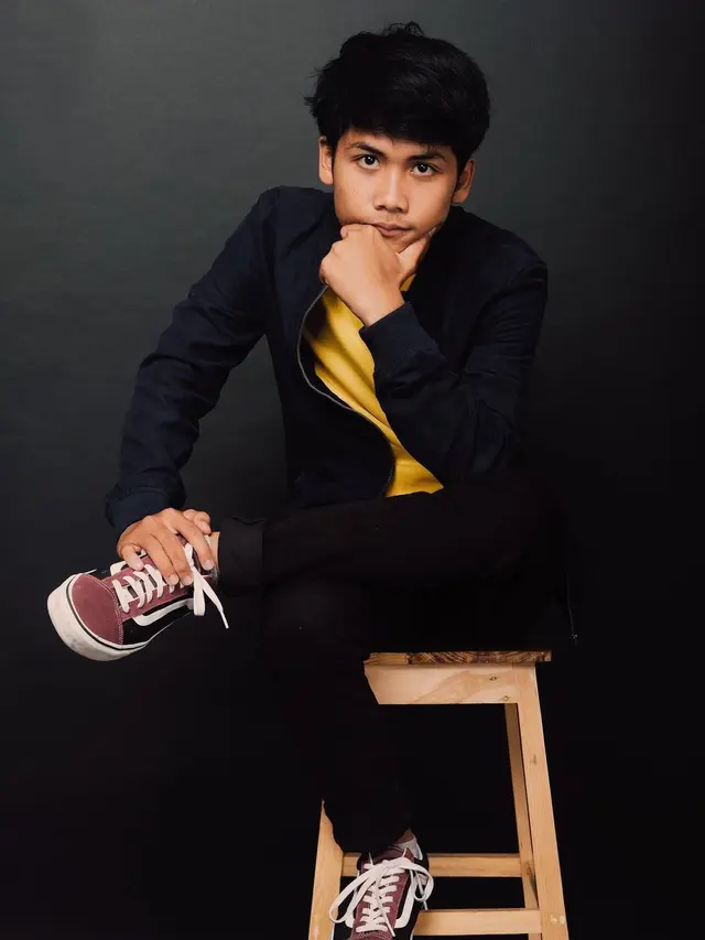 7 Potret Casual Bintang Emon, Jadi Sosok Paling Dicari di Google Selama 2020