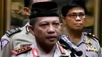 Kapolri Jenderal Polisi Tito Karnavian beri penghargaan ke Aiptu Sunaryanto.