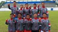 Malang United U-13 mengikuti turnamen di Phuket, Thailand, didampingi Indra Sjafri. (Bola.com/Iwan Setiawan)