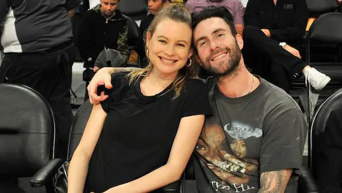 Behati Prinsloo - Adam Levine © Extra