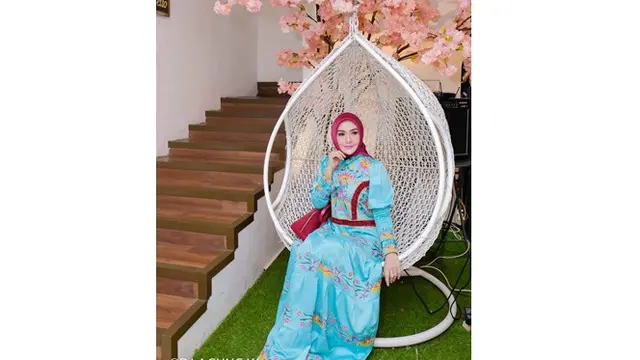 6 Potret Terbaru Eddies Adelia, Pemeran Pocong Mumun yang Cantik Memesona