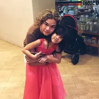 Dul Jaelani memeluk erat adiknya, Safeea Ahmad (Instagram/@duljaelani)