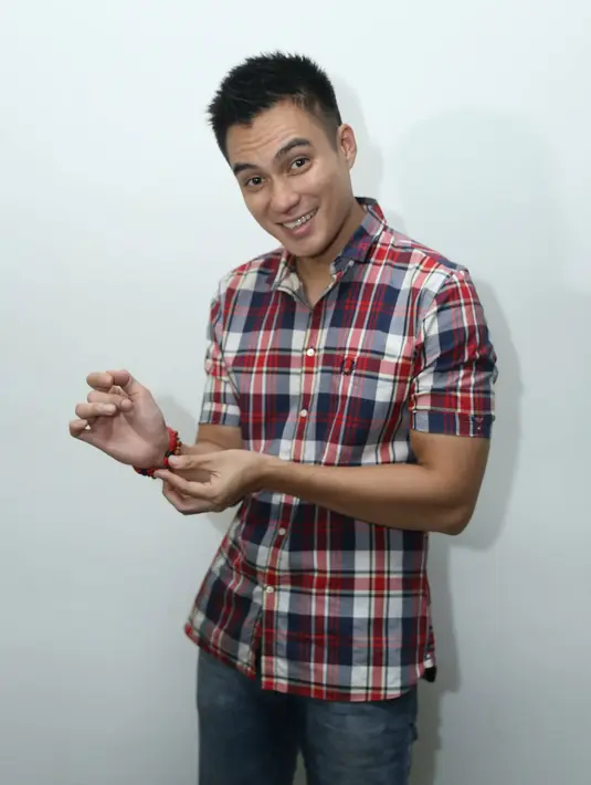 "Bulan puasa sepertinya emang ngurangin jadwal syuting dulu. Lagi mau fokus di bisnis yang aku rintis di bidang kuliner," kata Baim Wong ditemui Bintang.com di kawasan Kebon Jeruk, Jakarta Barat, Senin (23/5/2016). (Andy Masela/Bintang.com)