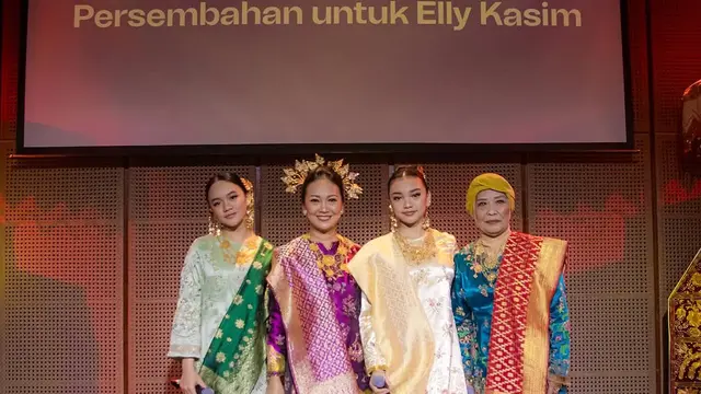 Potret Cantik Nola B3 Pakai Baju Kuruang yang Anggun dalam Konser Kenangan untuk Elly Kasim. (instagram/riafinola)