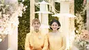 Sedangkan di Upacara Tingkeban, Erina Gudono dan Kaesang Pangarep tampil bak pengantin lagi dalam busana khas Jawa berwarna kuning. [Foto: Instagram/erinagudono]