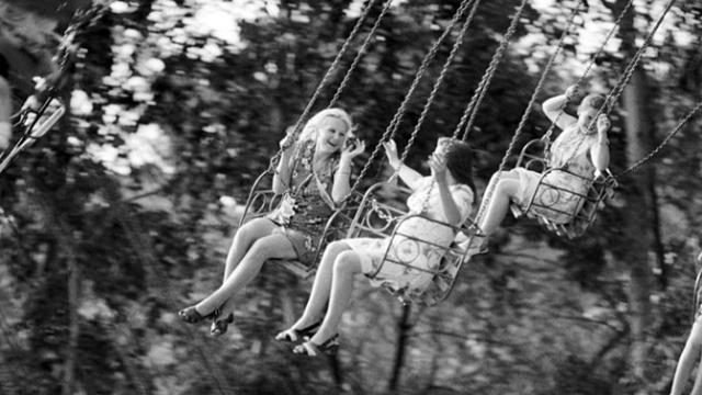 Anak-anak bermain ayunan di Taman Khabarovsk (RBTH Indonesia/Igor Zotin, Boris Kavashkin/TASS)