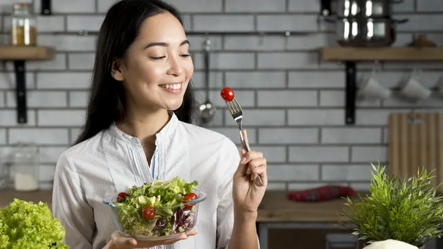 Ilustrasi makan sehat/freepik.com/jcomp