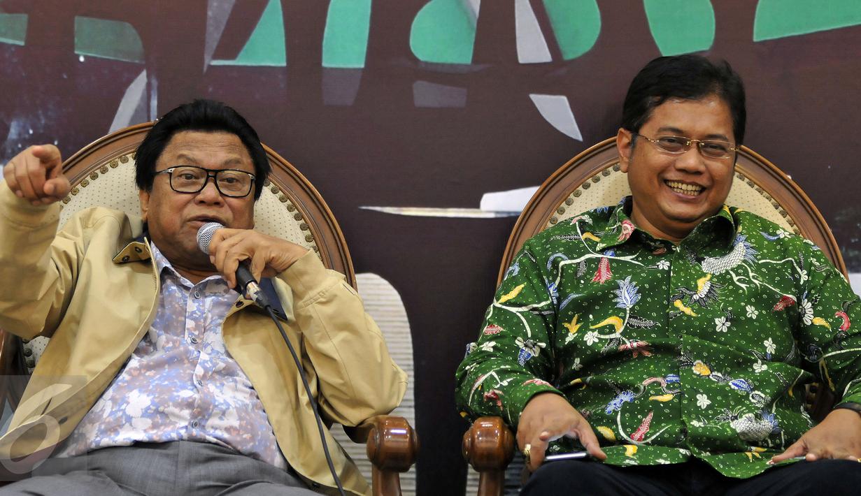 Wakil Ketua MPR Oesman Sapta Odang menyampaikan pandangan disaksikan Wakil Ketua Komisi IV Viva Yoga Mauladi di Kompleks Parlemen Senayan, Jakarta, Kamis (9/6). Diskusi membahas tingginya harga daging sapi selama bulan Ramadan. (Liputan6.com/Johan Tallo)