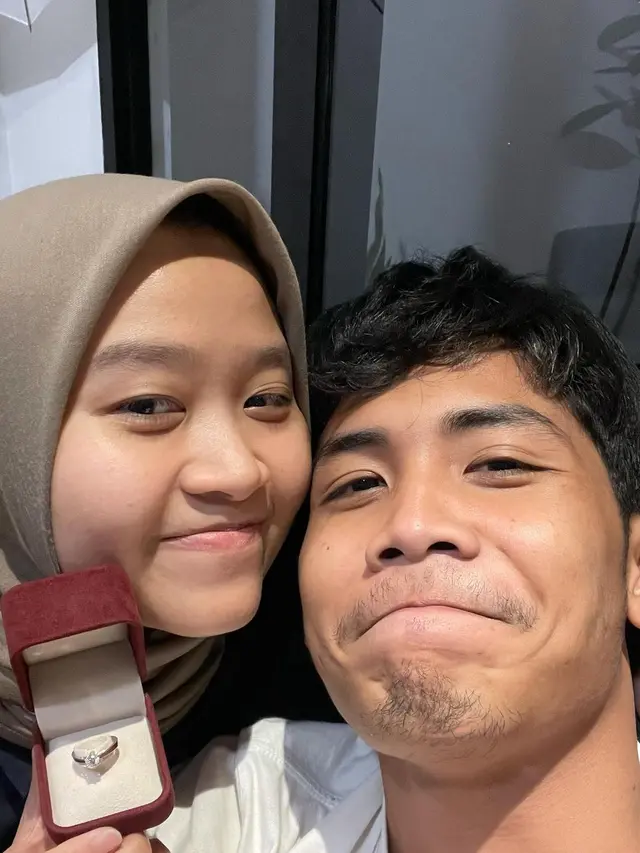 Sudah Dilamar, Ini 6 Potret Alca Oktaviani Kekasih Bintang Emon