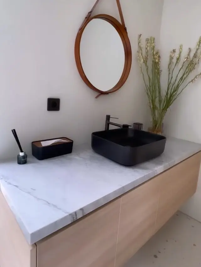 5 Potret Dapur Rumah Poppy Bunga dan Riphat Senikentara, Perpaduan Modern Minimalis dengan Sentuhan Hangat