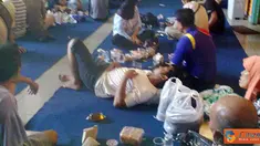 Citizen6, Bakauheni: Sedangkan para penumpang yang selamat sedang menunggu di Pelabuhan Bakauheni, Lampung Selatan (Lamsel). (Pengirim: Hendricus Widiantoro)