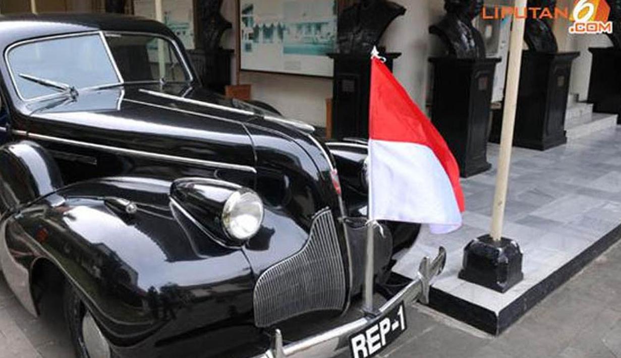 Buick 8 Limited-8 menjadi mobil pertama yang resmi menjadi tunggangan Presiden Soekarno. Awalnya mobil ini ditemukan di salah satu bekas kantor saat kedudukan Jepang. Jadi mobil pertama RI 1 bukan hasil membeli melainkan rampasan sisa Jepang dan sebagai simbol bahwa Indonesia sudah merdeka. Mobil ini ditenagai mesin 5.247cc dengan body dan sasis yang tangguh. (Source: otosia.com)