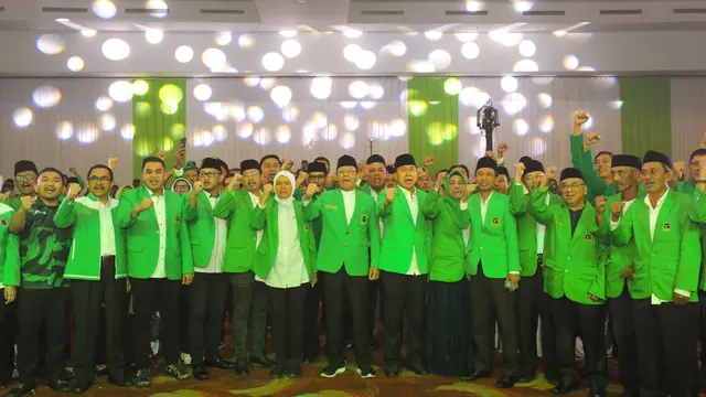 Plt Ketua Umum Partai Persatuan Pembangunan (PPP) Muhamad Mardiono saat melantik pengurus sekaligus membuka Mukerwil II DPW PPP Sultra, di Hotel Claro, Kendari, Sulawesi Tenggara. (Istimewa)