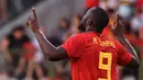 Penyerang Belgia Romelu Lukaku melakukan selebrasi usai mencetak gol ke gawang Mesir saat pertandingan persahabatan di stadion King Baudouin di Brussels (6/6). Lukaku berhasil menyumbang satu gol. (AP/Geert Vanden Wijngaert)