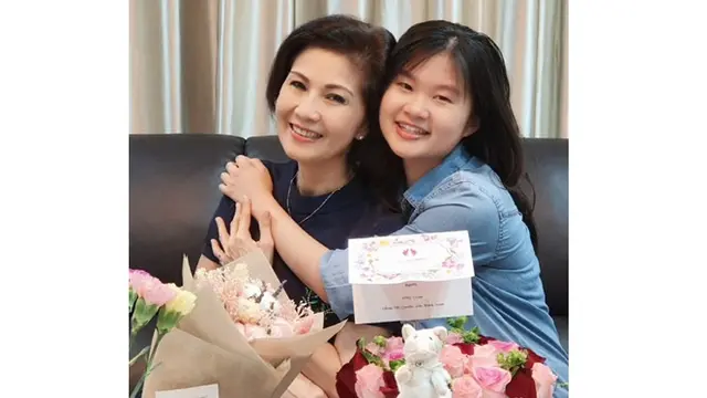 6 Potret Keakraban Felicia Tissue dengan Ibunda, Mantan Kaesang Pangarep