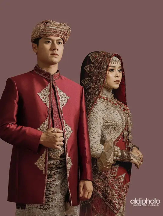 Begitu juga dengan ornamen dan dekorasinya, ayah Lesty mengatakan di acara di lamaran nanti akan menghadirkan suasana yang sederhana. Berbeda dengan saat acara pernikahan nanti. (Instagram/lestykejora)