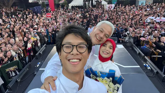 Gubernur Jawa Tengah (Jateng) Ganjar Pranowo bersama anak dan isterinya saat mengikuti acara bertajuk "Terima Kasih Jawa Tengah" di Jalan Pahlawan, Semarang, Jateng, Rabu, 5 September 2023. (Istimewa)